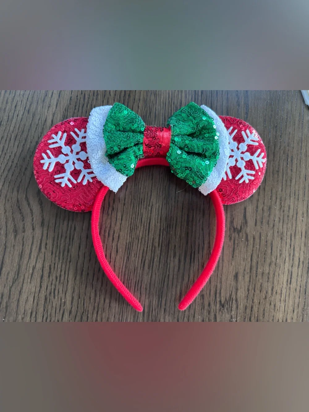 NWOT Christmas Sequin Mickey Mouse Disney Headband in Red & Green